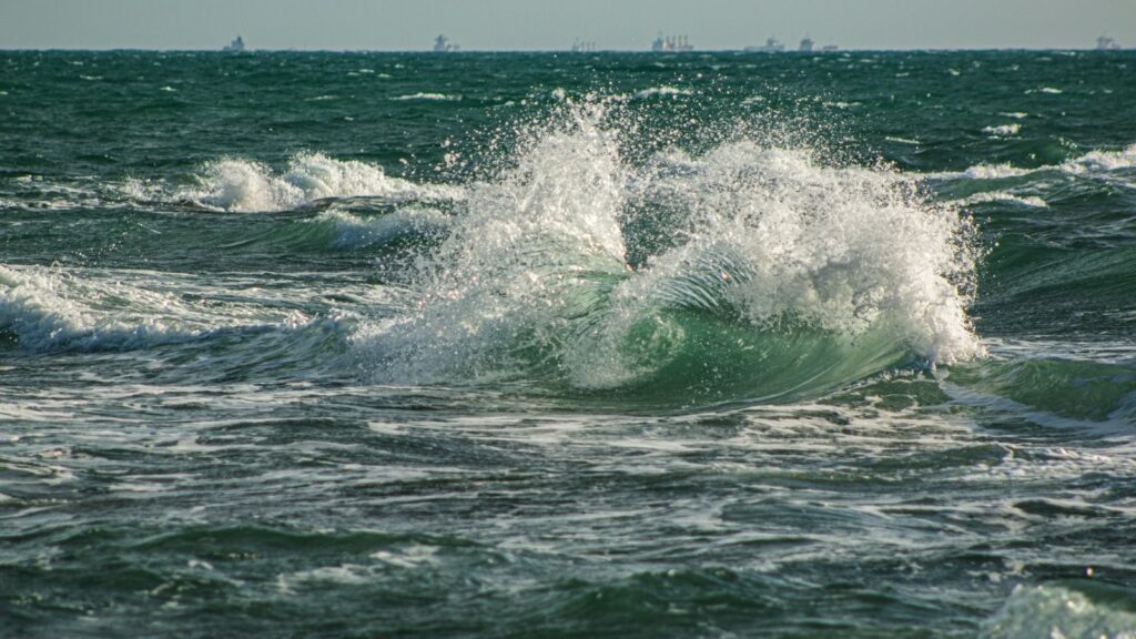 Breaking ocean wave showing structure and movement before impact.